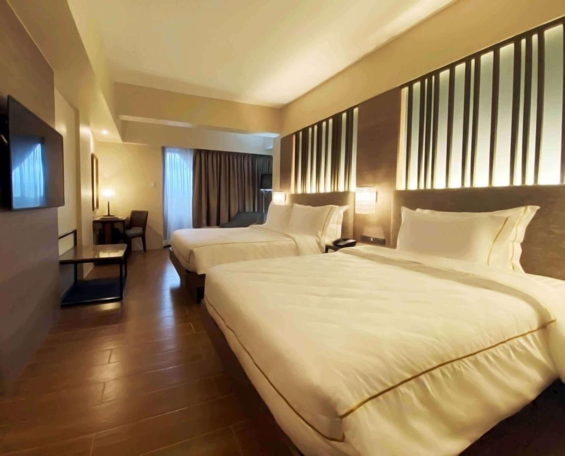 The Aurora Subic Hotel Managed By Hii オロンガポ エクステリア 写真