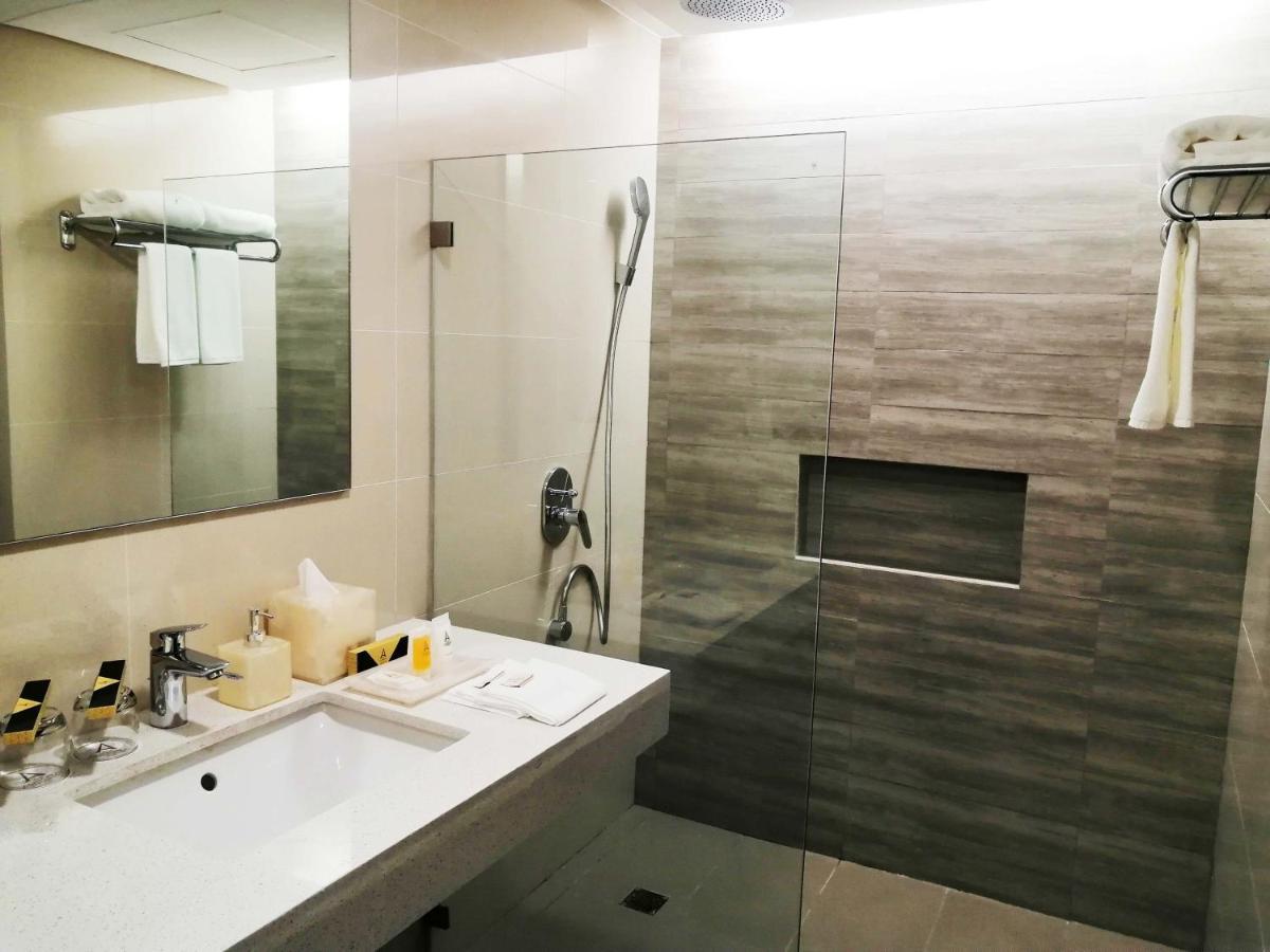 The Aurora Subic Hotel Managed By Hii オロンガポ エクステリア 写真