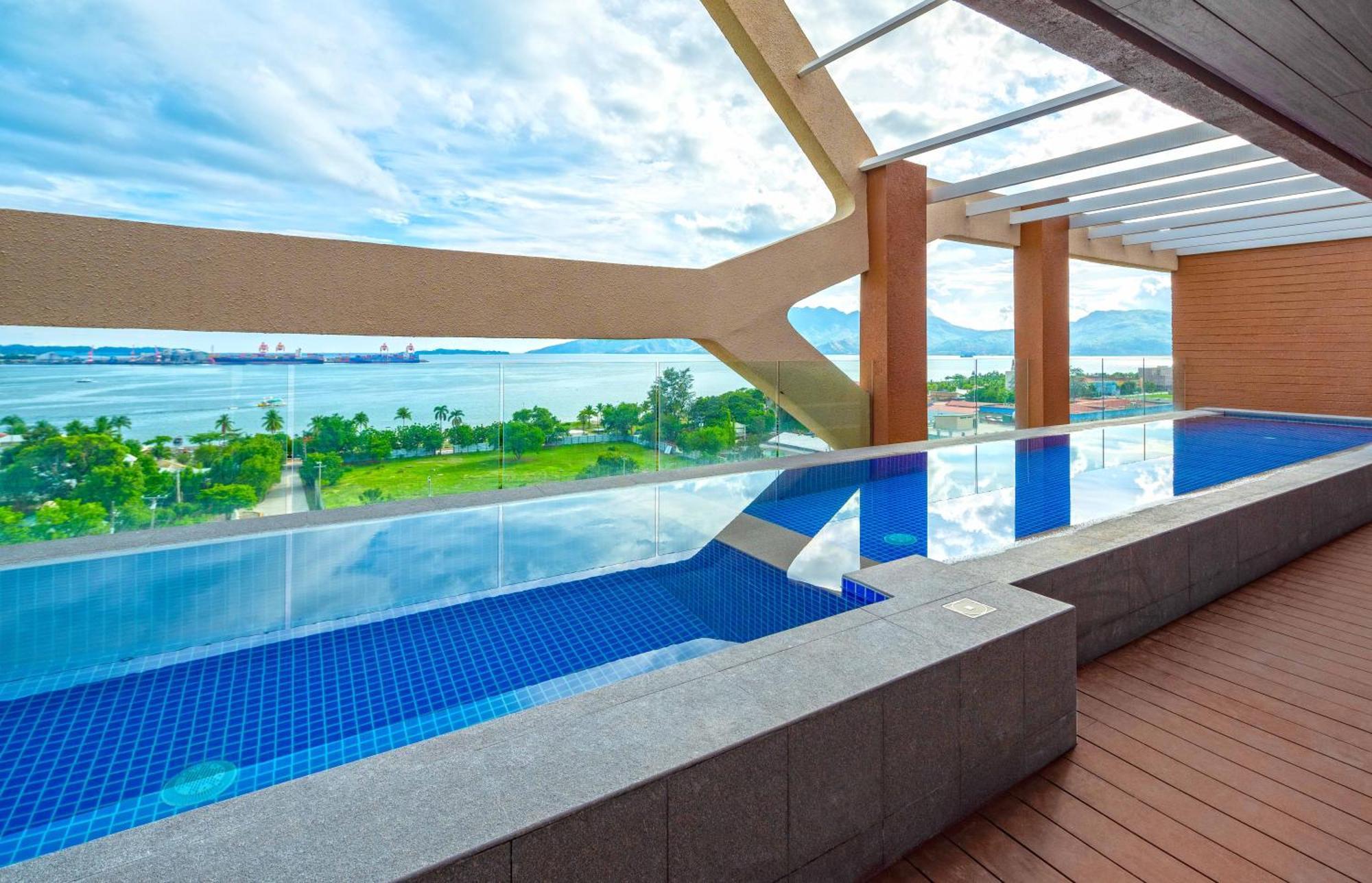 The Aurora Subic Hotel Managed By Hii オロンガポ エクステリア 写真