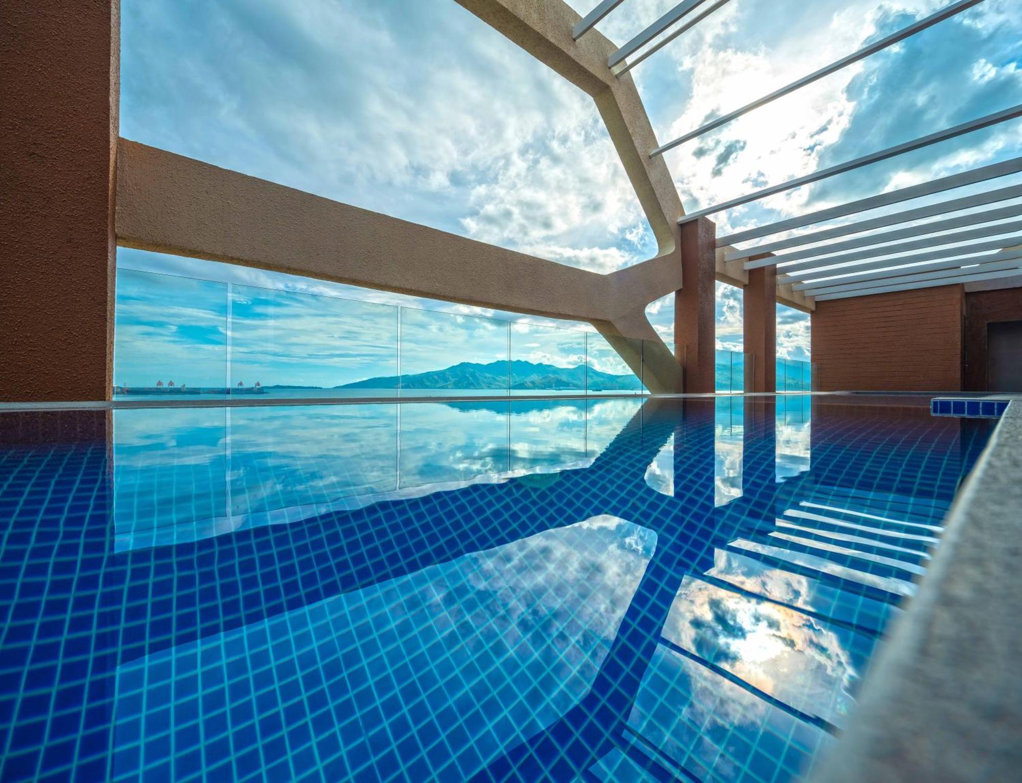 The Aurora Subic Hotel Managed By Hii オロンガポ エクステリア 写真