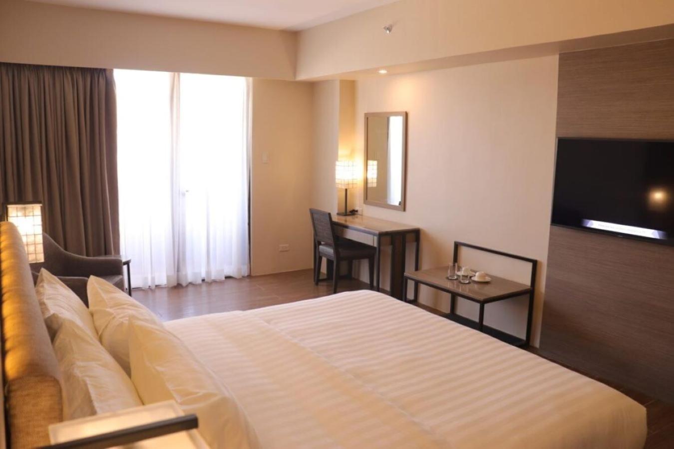 The Aurora Subic Hotel Managed By Hii オロンガポ エクステリア 写真